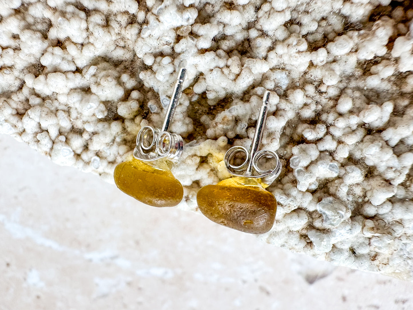 Honey yellow glass earring studs
