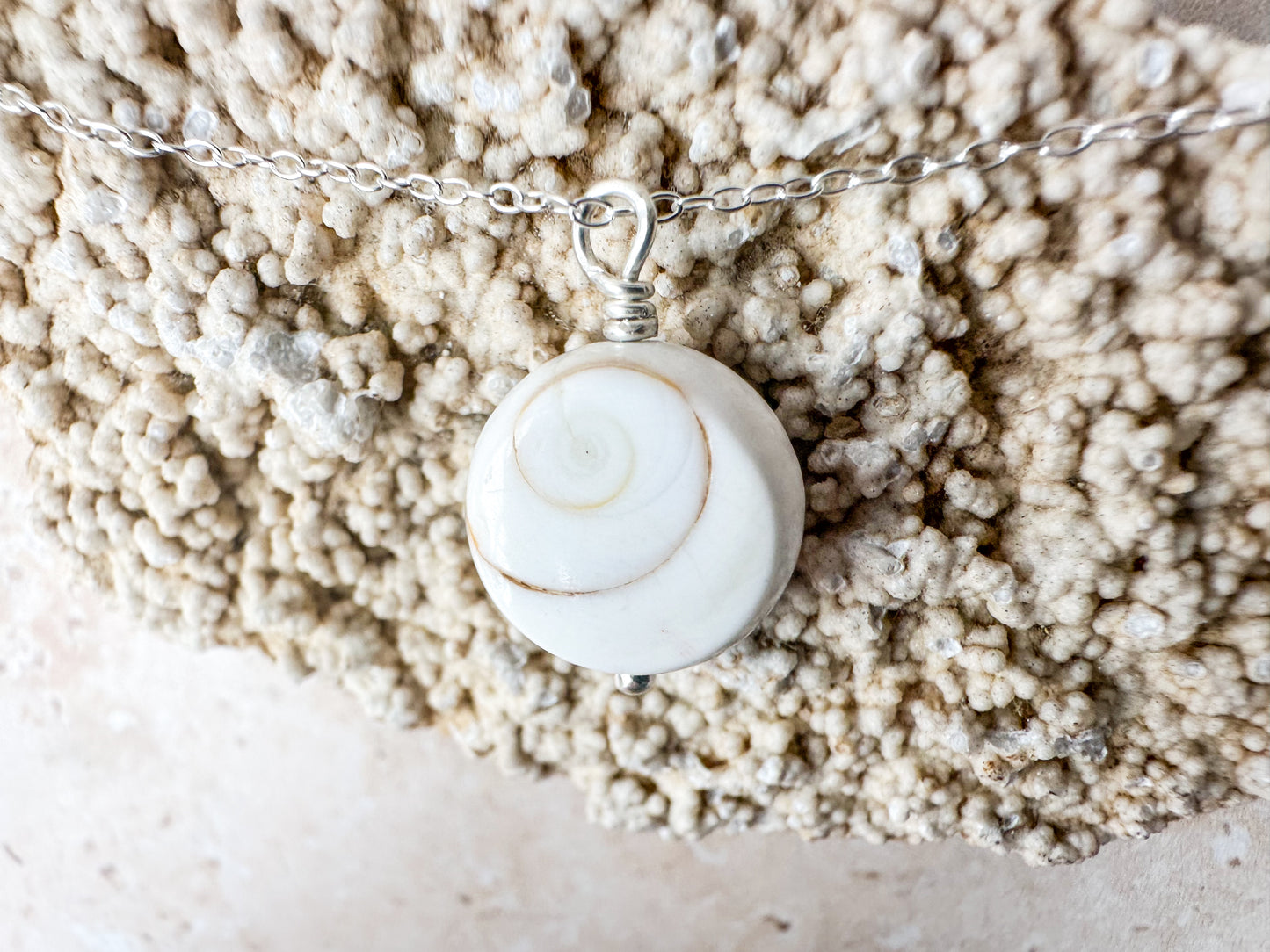 Shiva eye shell pendant (with or without chain)