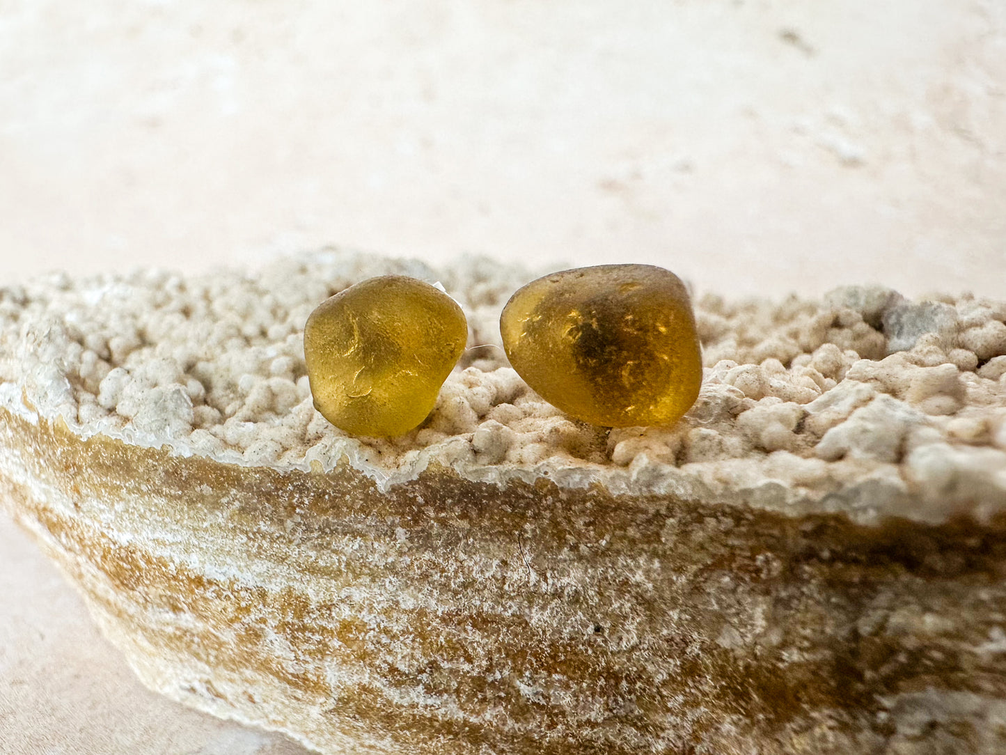 Honey yellow glass earring studs