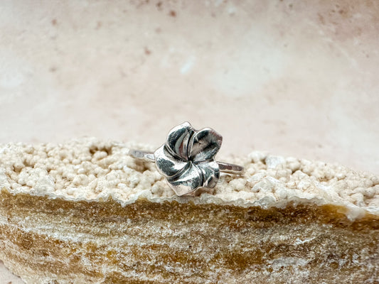 Hibiscus flower silver ring size J